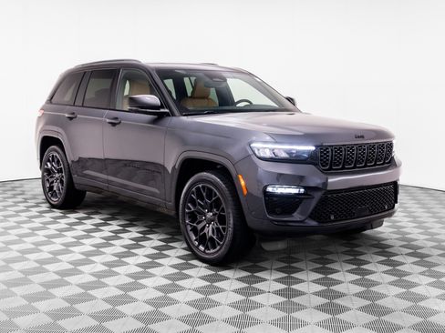 Used 2025 Jeep Grand Cherokee Summit AWD/4WD image 7