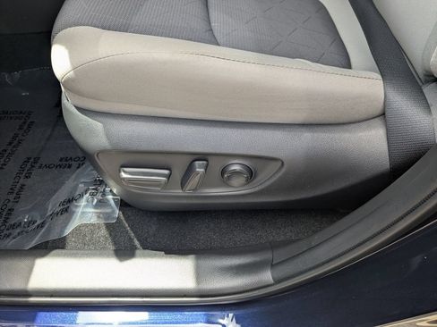 Used 2025 Toyota RAV4 XLE FWD image 7