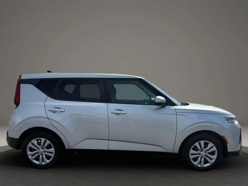 Used 2020 Kia Soul LX FWD image 3