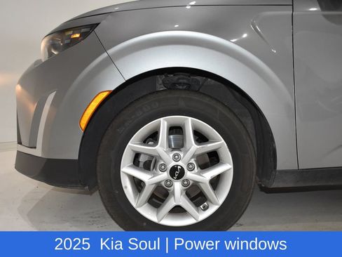 Used 2025 Kia Soul LX w/ LX Technology Package FWD image 6