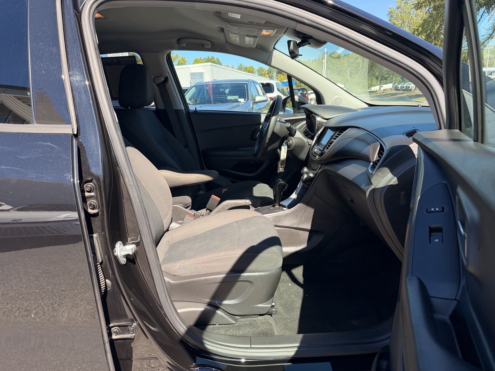 Used 2022 Chevrolet Trax LS w/ Tint and Cruise Package AWD/4WD image 32