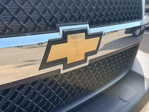 Used 2025 Chevrolet Express 2500 w/ Driver Convenience Package RWD image 10