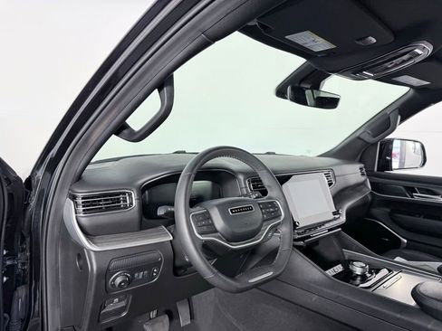Used 2024 Jeep Wagoneer L Series II image 25