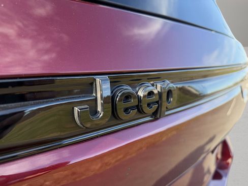 Used 2023 Jeep Grand Cherokee Altitude image 21