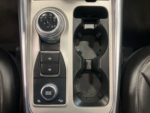 Used 2023 Ford Explorer XLT w/ Equipment Group 202A AWD/4WD image 18