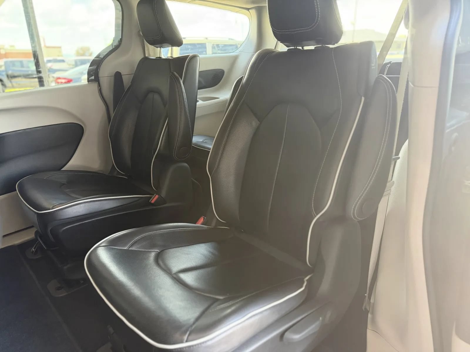 Used 2022 Chrysler Pacifica Limited FWD image 16