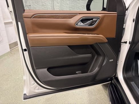 Used 2023 Chevrolet Suburban High Country w/ Advanced Technology Package image 13