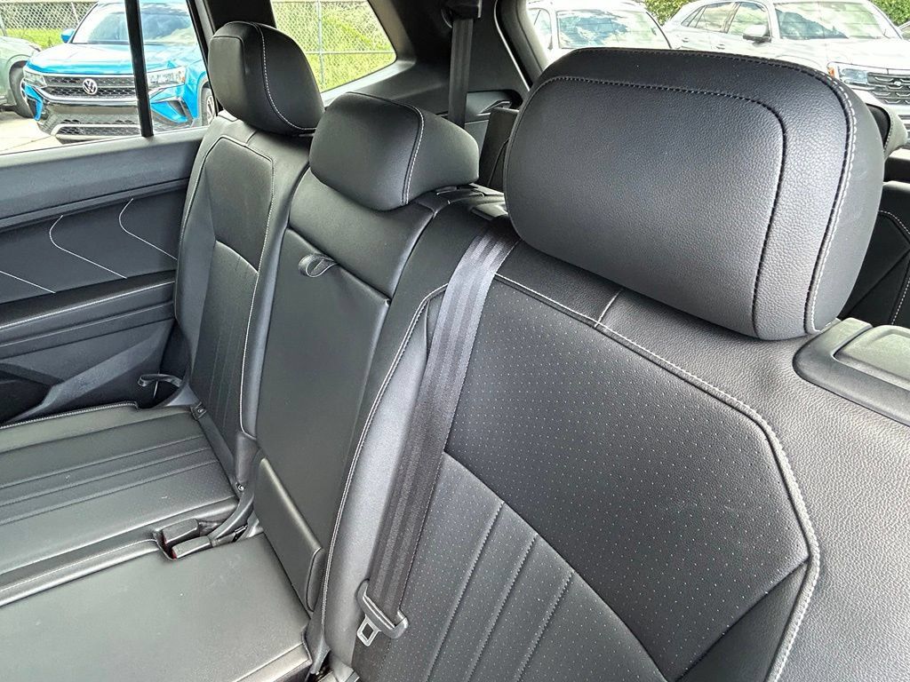 Certified 2023 Volkswagen Tiguan SE R-Line FWD image 51