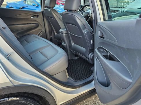 Used 2020 Chevrolet Bolt Premier w/ Infotainment Package FWD image 17