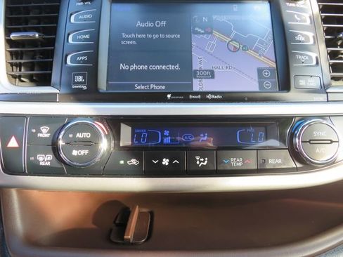 Used 2018 Toyota Highlander Limited image 29