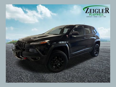 Used 2016 Jeep Cherokee Trailhawk w/ Comfort/Convenience Group AWD/4WD image 1