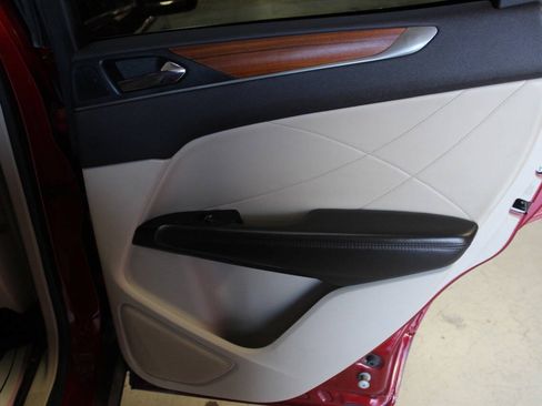 Used 2019 Lincoln MKC Select w/ Select Plus Package FWD image 11