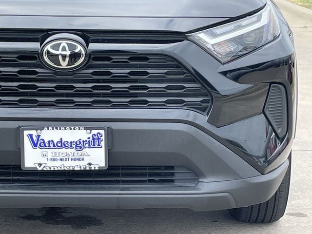 Used 2025 Toyota RAV4 LE AWD/4WD image 8