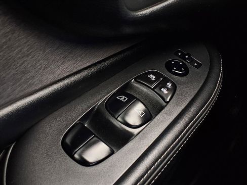 Used 2024 Nissan Murano SV w/ SV Midnight Edition Package image 19