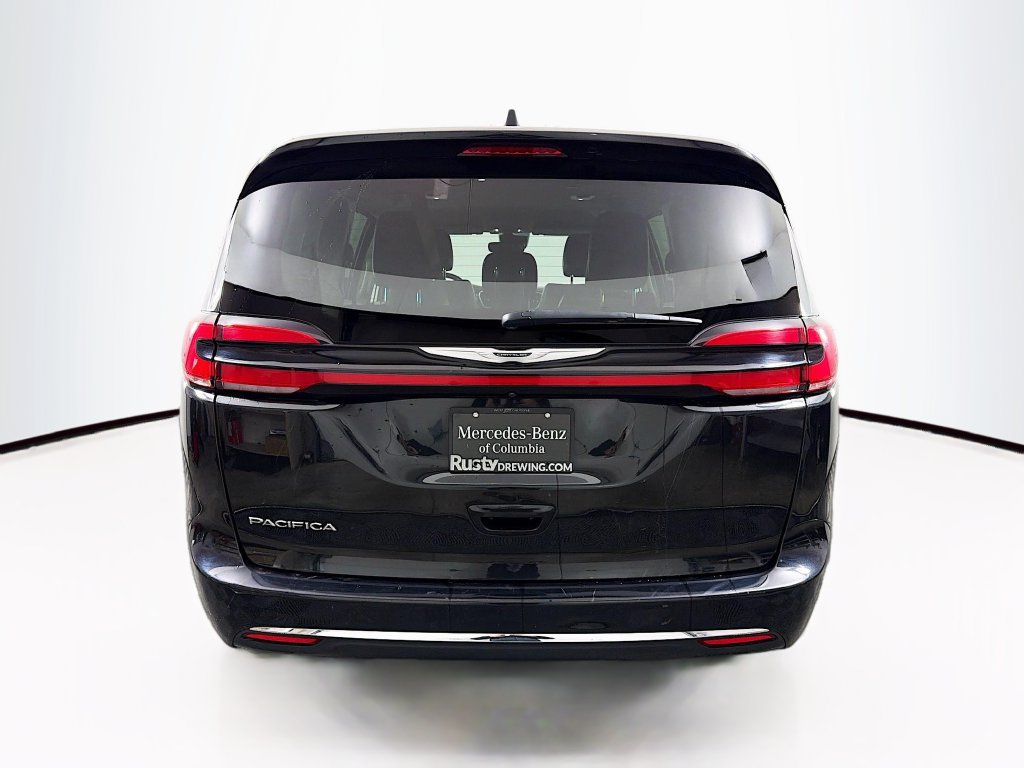 Used 2022 Chrysler Pacifica Touring-L FWD image 6