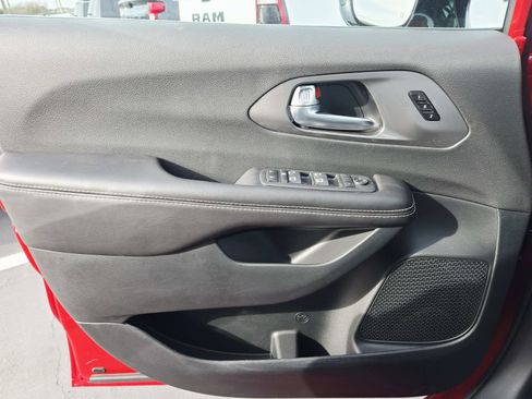 New 2026 Chrysler Pacifica Select image 30