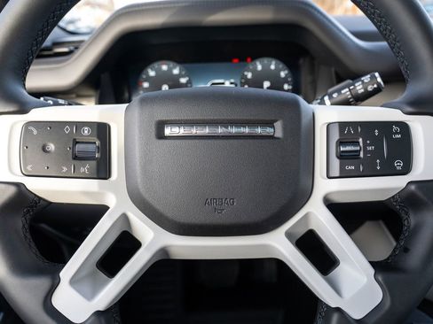 New 2026 Land Rover Defender 110 X-Dynamic SE image 13