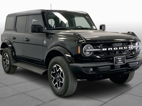 New 2025 Ford Bronco Outer Banks image 2