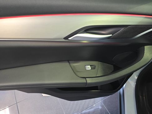 Used 2025 BMW X4 xDrive30i image 11