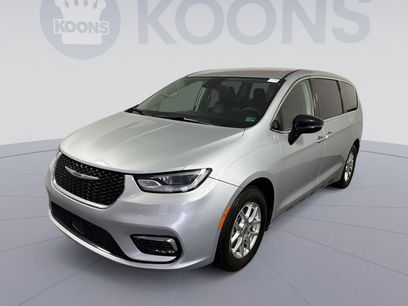 Used 2024 Chrysler Pacifica Touring-L