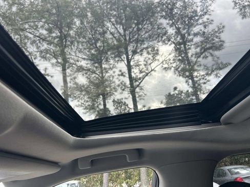 Used 2021 Toyota Highlander XLE image 19