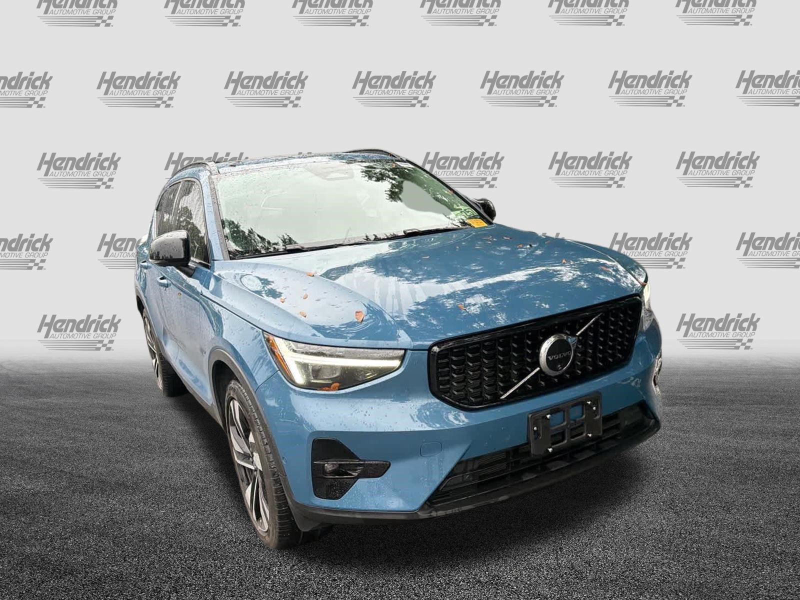 Certified 2024 Volvo XC40 B5 Ultimate w/ Protection Package Premier AWD/4WD image 3