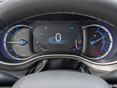 Used 2024 Chrysler Pacifica Limited FWD image 21