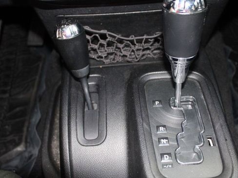 Used 2012 Jeep Wrangler Unlimited Sahara w/ Connectivity Group AWD/4WD image 20