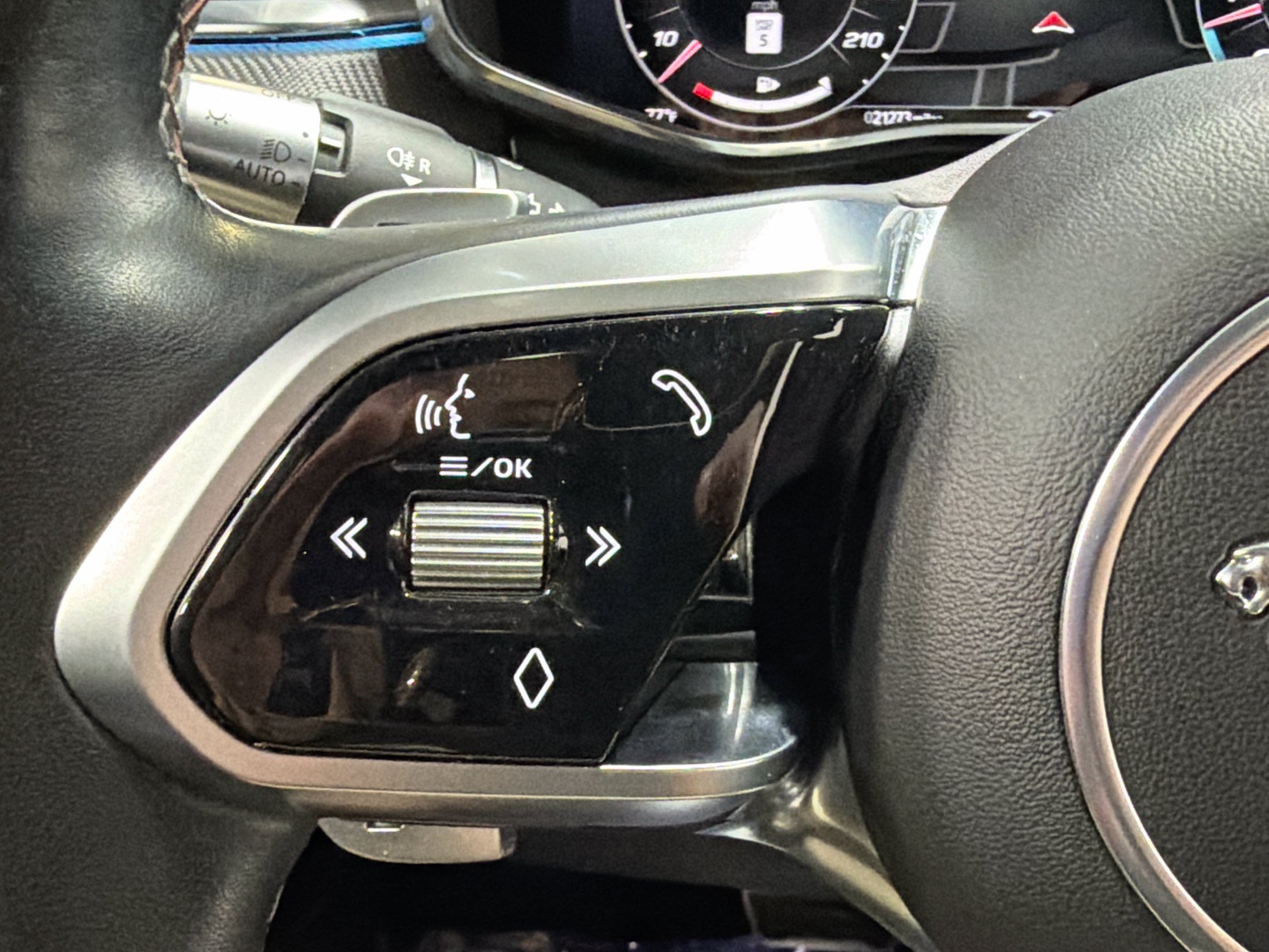 Used 2022 Jaguar F-PACE SVR AWD/4WD image 36