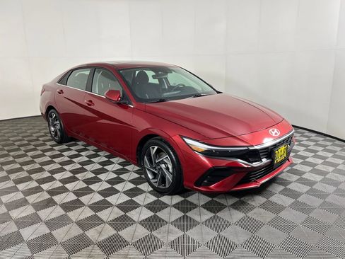 Used 2024 Hyundai Elantra SEL w/ Convenience Package image 3