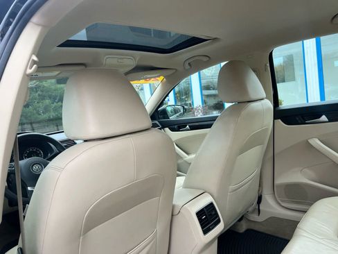 Used 2015 Volkswagen Passat 1.8T SEL Premium image 12