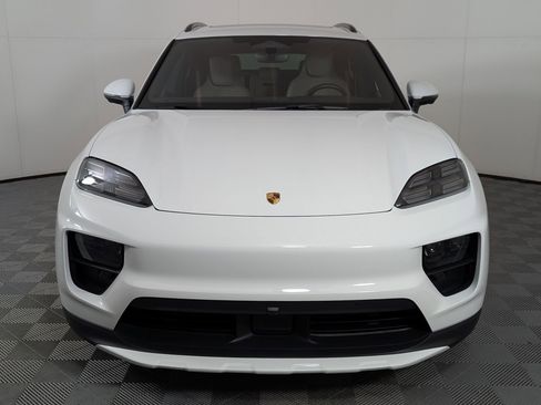 Used 2025 Porsche Macan 4 Electric image 7