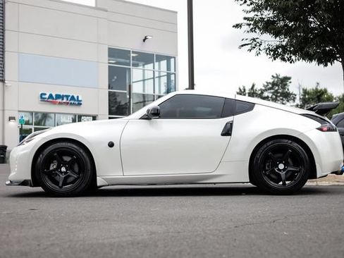 Used 2016 Nissan 370Z Touring RWD image 23