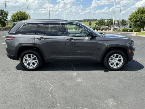Used 2023 Jeep Grand Cherokee Limited AWD/4WD image 3