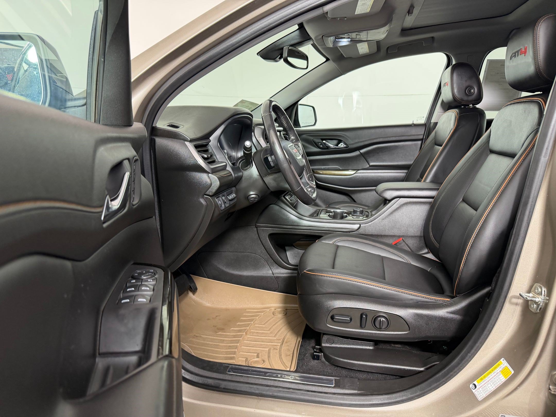 Used 2022 GMC Acadia AT4 w/ Technology Package AWD/4WD image 5