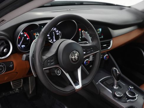 Used 2018 Alfa Romeo Giulia AWD image 19