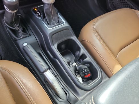 Used 2020 Jeep Wrangler Unlimited Sahara AWD/4WD image 25