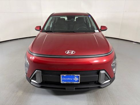 Used 2024 Hyundai Kona SE FWD image 3