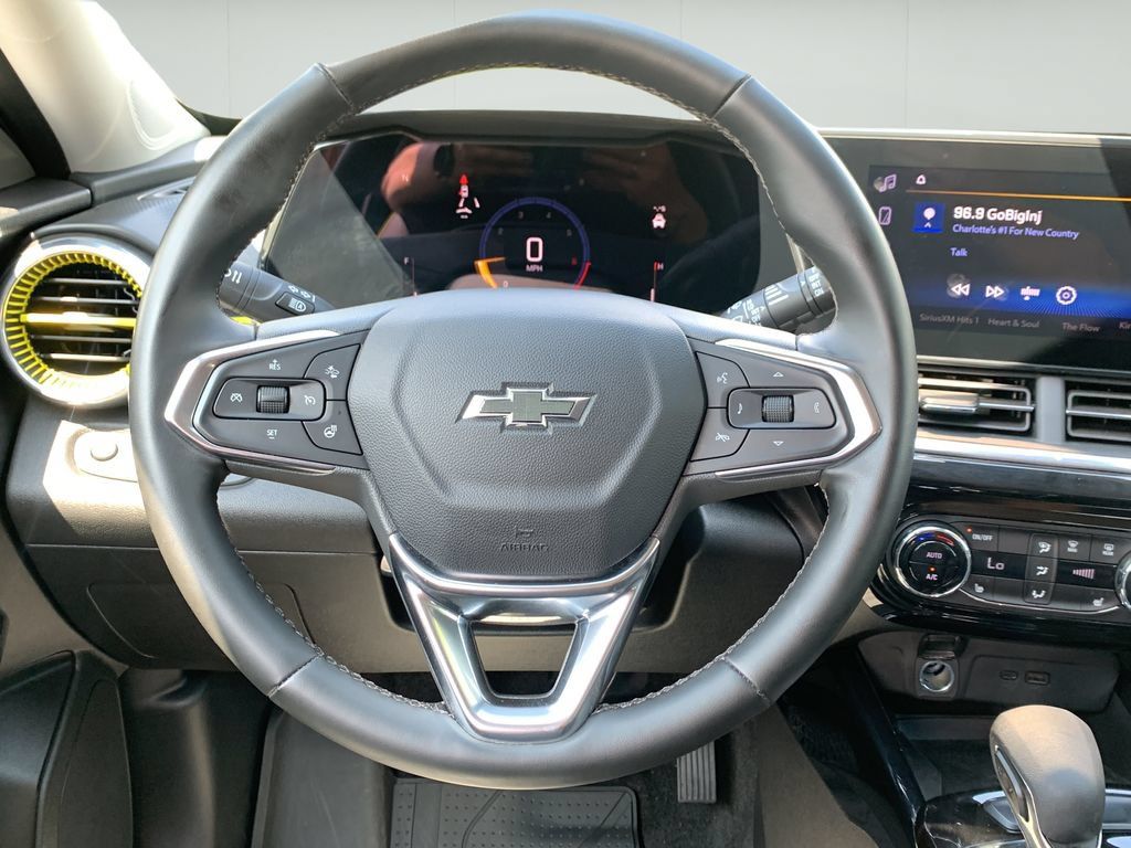 Used 2024 Chevrolet Trax ACTIV w/ Sunroof Package FWD image 21