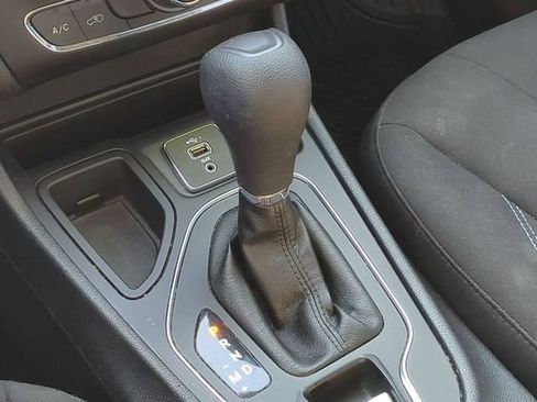 Used 2021 Jeep Cherokee Latitude image 28