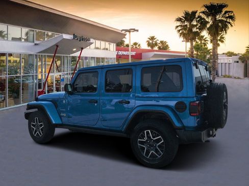 Used 2024 Jeep Wrangler Unlimited Sahara w/ Technology Group AWD/4WD image 5