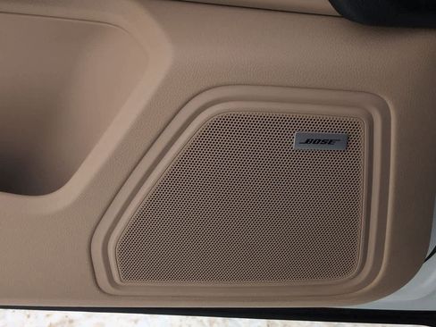 Used 2023 Porsche Macan Turbo image 32