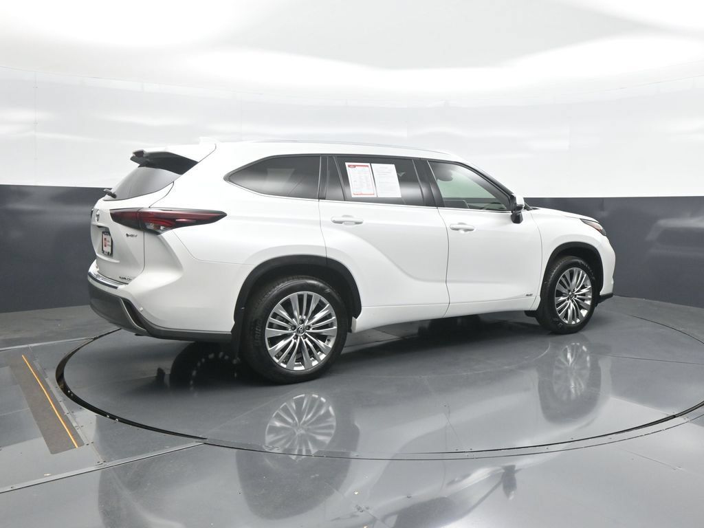 Used 2026 Toyota Highlander Platinum AWD/4WD image 7