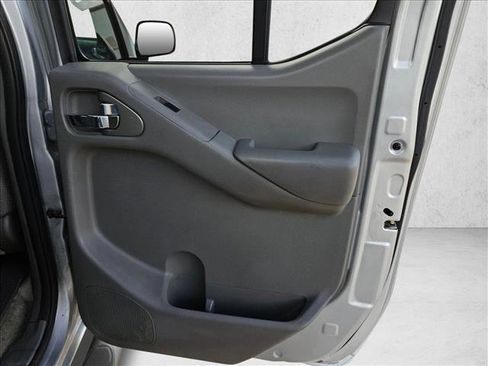 Used 2016 Nissan Frontier SV image 22