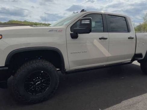 New 2026 Chevrolet Silverado 2500 ZR2 AWD/4WD image 4