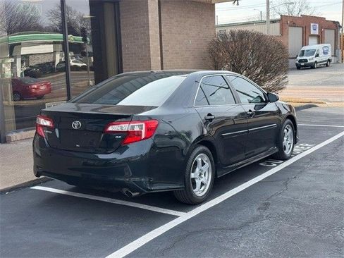 Used 2013 Toyota Camry SE image 3