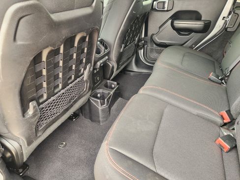 Used 2018 Jeep Wrangler Unlimited Rubicon image 31