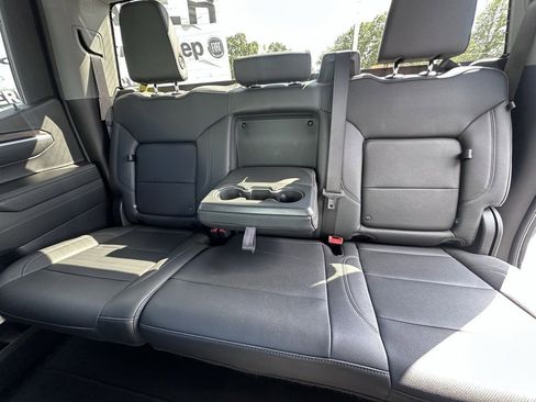 Used 2025 GMC Sierra 1500 SLT image 27