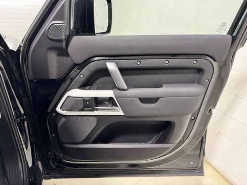 Used 2023 Land Rover Defender 110 X-Dynamic SE image 37
