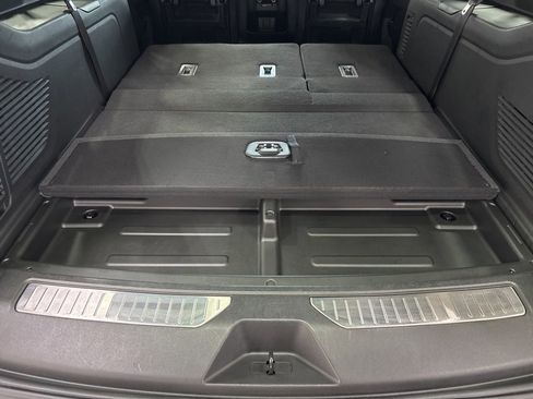 Used 2025 GMC Yukon XL Denali image 40